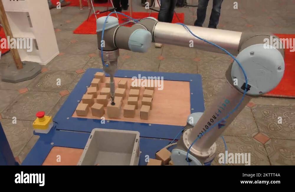 Amazon robotics Stock Videos & Footage HD and 4K Video Clips Alamy