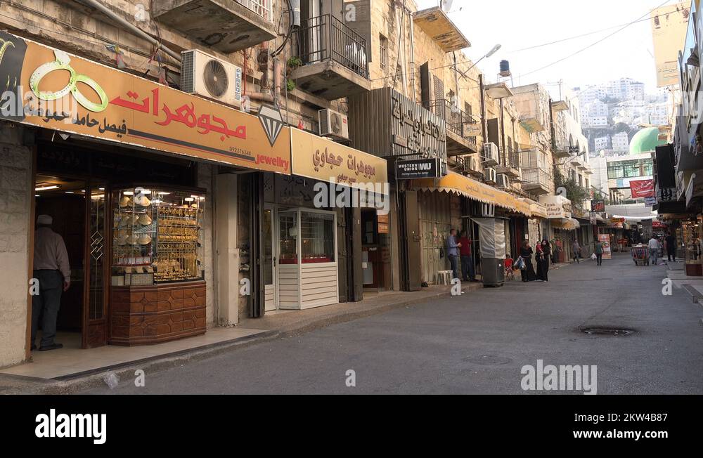 Palestinian in traditional clothing Stock Videos & Footage - HD and 4K