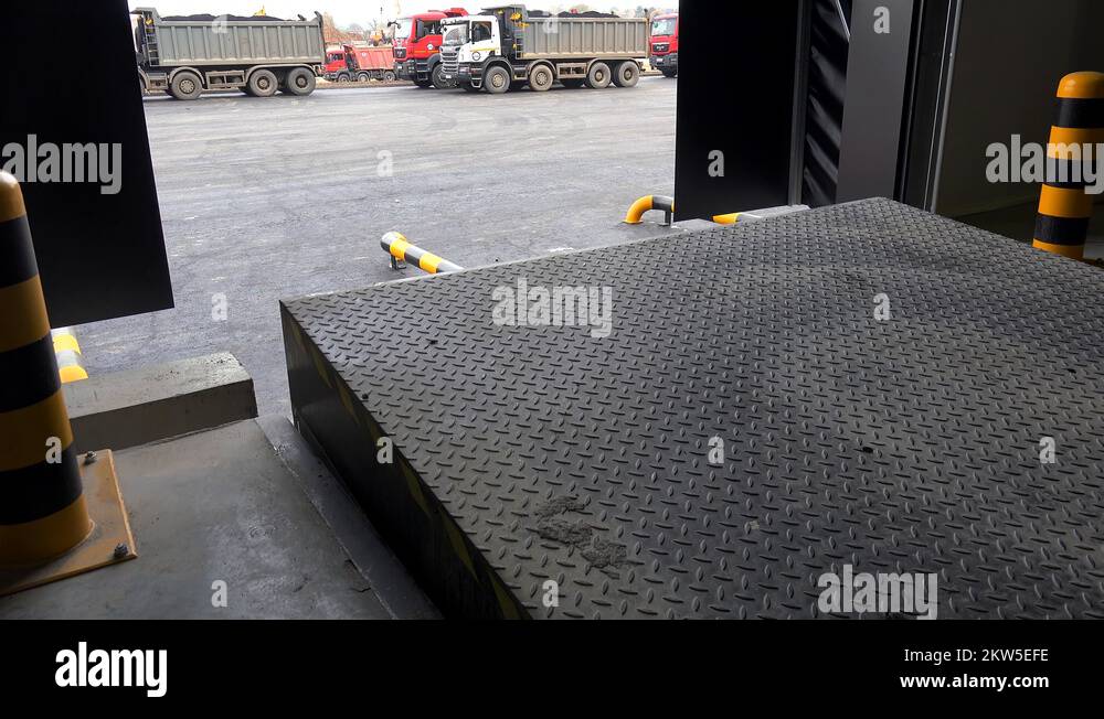 Loading dock system Stock Videos & Footage - HD and 4K Video Clips - Alamy