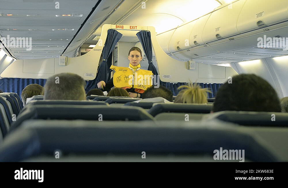 I Spent Years As A Ba Flight Attendant This Seat Is A Total Disaster - nm0srby