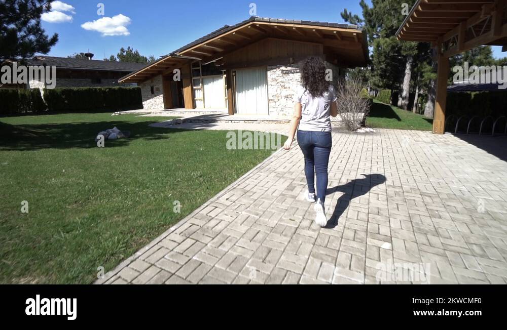 Teen girl back view Stock Videos & Footage - HD and 4K Video Clips - Alamy
