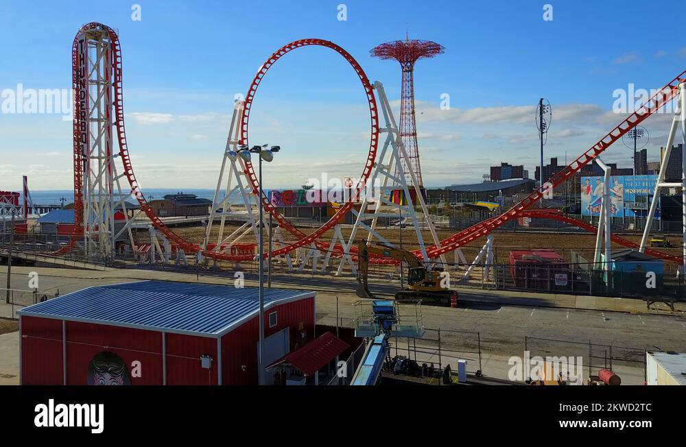 Rollercoaster loop Stock Videos & Footage - HD and 4K Video Clips - Alamy