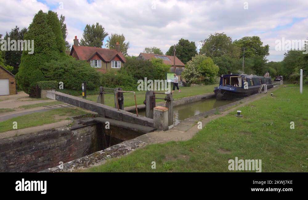 Canal Lock Narrowboat Stock Videos Footage Hd And 4k Video Clips
