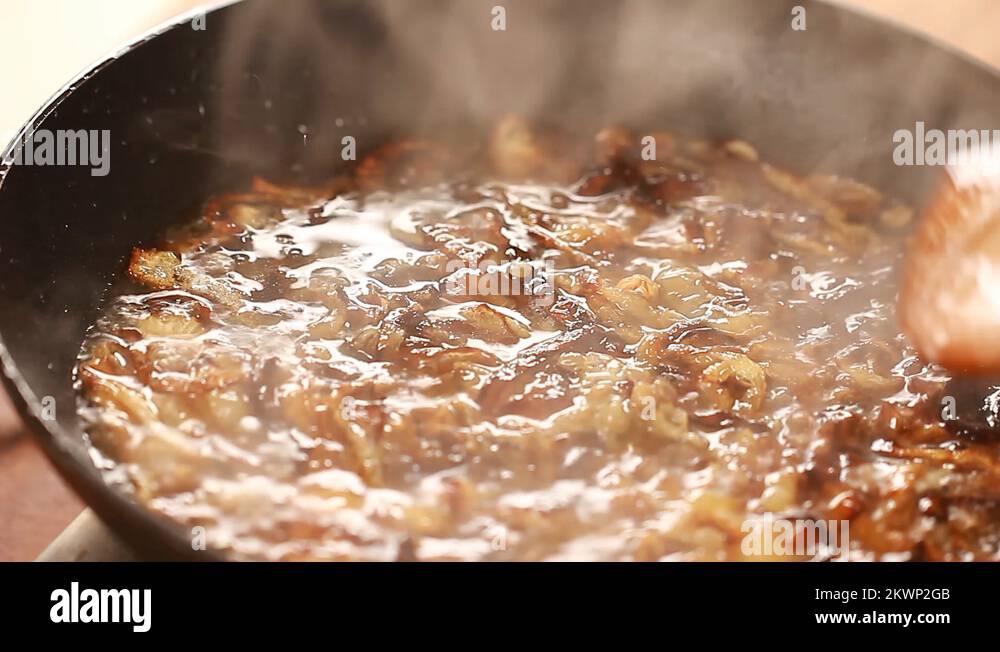 Frying pan, skillet Arabic Majadrah Lentils, Onions Middle Eastern