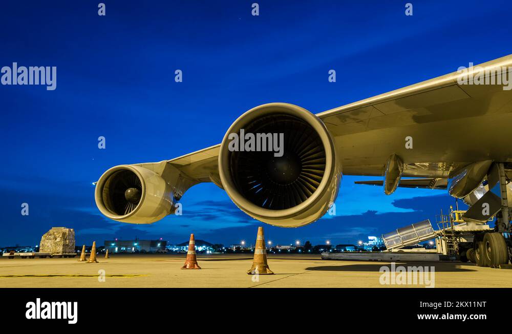 Aeroplane engine cargo Stock Videos & Footage - HD and 4K Video Clips ...