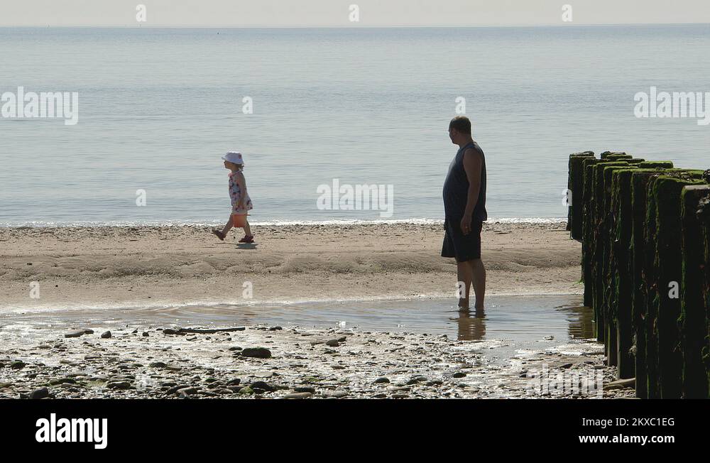 LITTLE GIRL WITH DAD BUCKET BRIDLINGTON NORTH Stock Video Footage Alamy