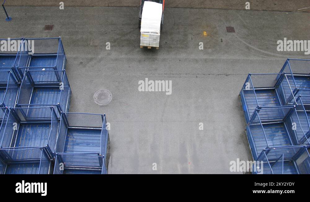 Baggage warehouse Stock Videos & Footage HD and 4K Video Clips Alamy