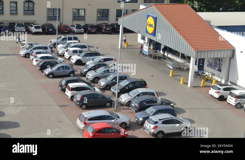 Lidl shopping trolley Stock Videos & Footage HD and 4K Video Clips Alamy