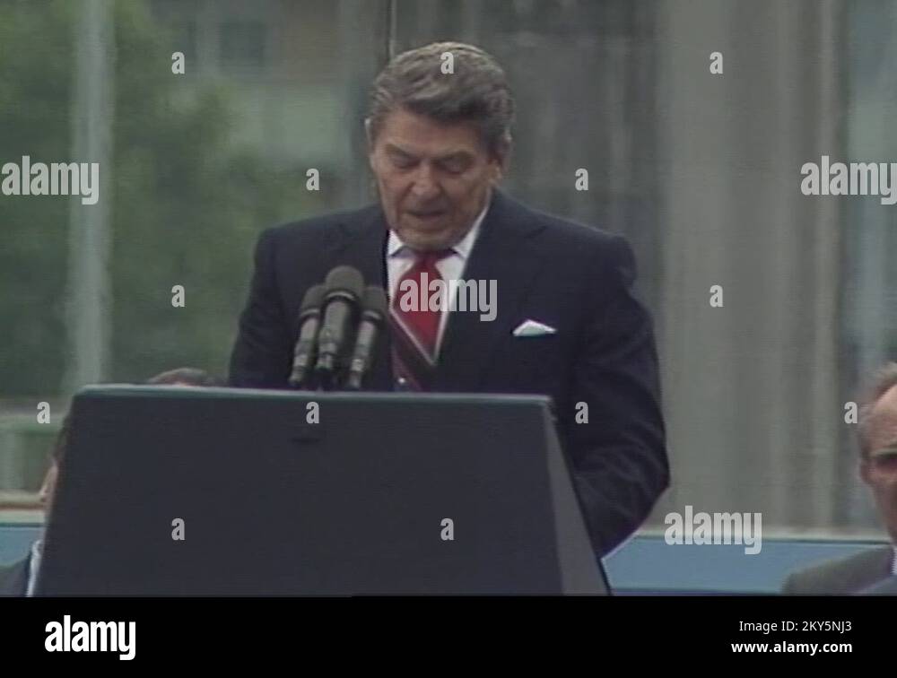 President Ronald Reagan's Speech at the Berlin Wall 1987 Stock Video