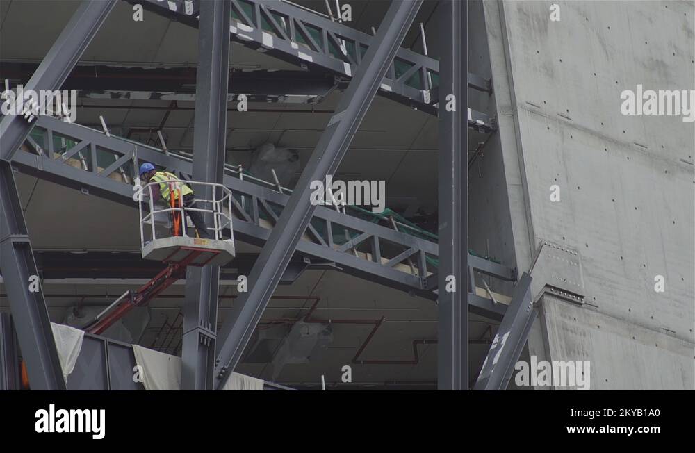 Cherry picker hi Stock Videos & Footage - HD and 4K Video Clips - Alamy