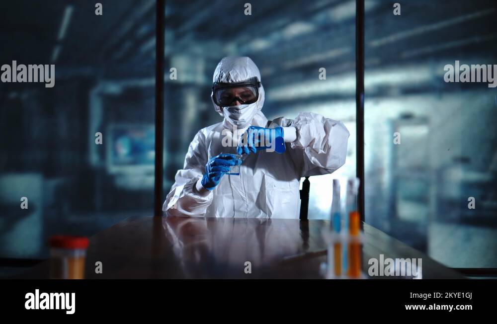 Scientist mixing chemical samples in erlenmeyer flask. Working with chemicals Stock Video