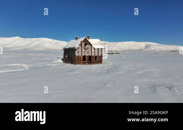Bluebird sky above an abandon farmhouse Stock Video Footage - Alamy