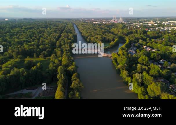 Stauwehr Oberfoehring Muenchen, Bayern, Deutschland Luftaufnahme im ...