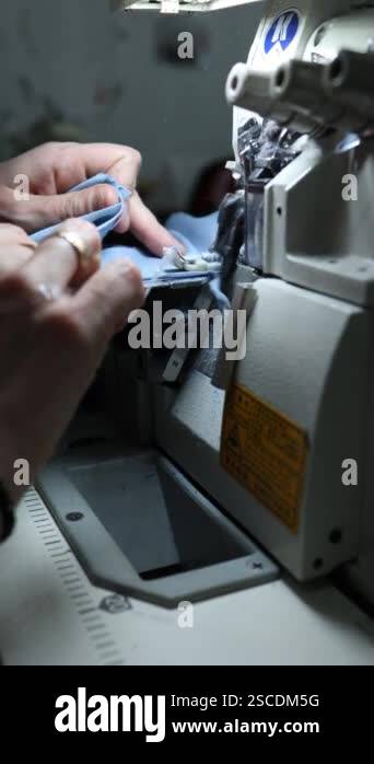 Garments Threading Machine Tailor threading industrial sewing machine needle with precision close ...