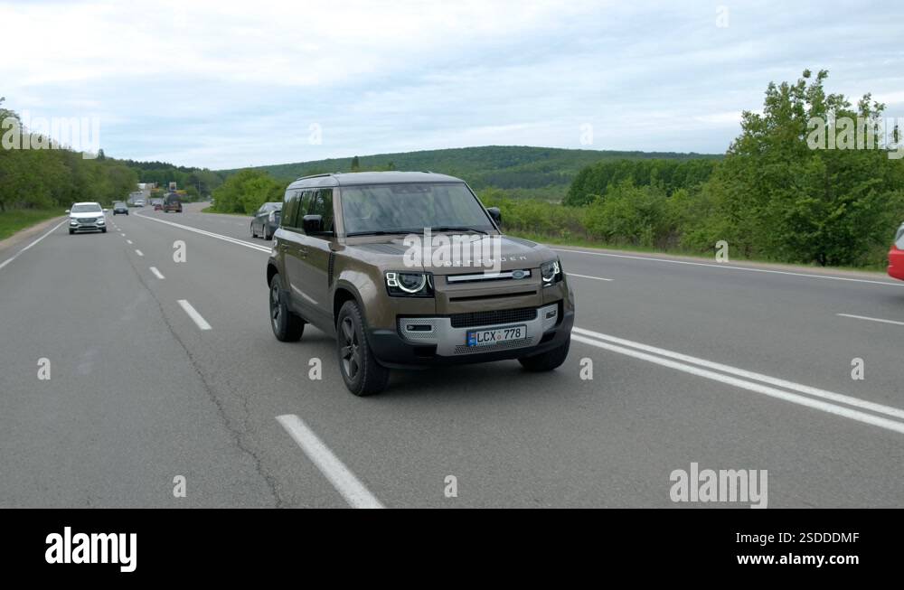 Land Rover Defender 2020 - Test drive highway. Elegant and brutal ...