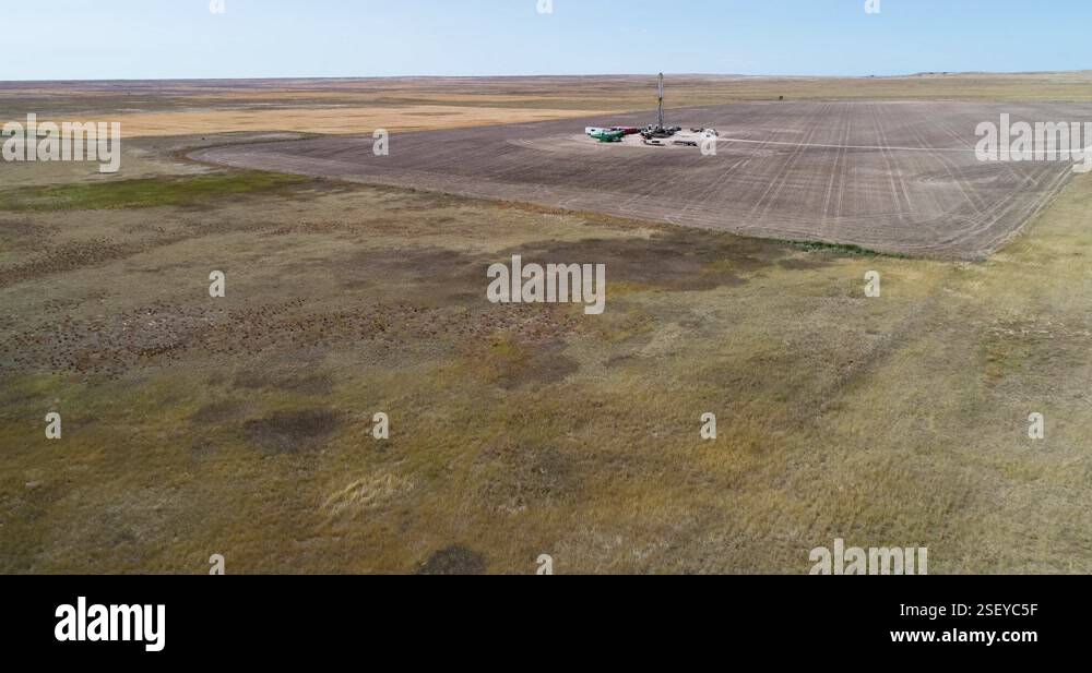 A hydraulic fracturing rig on the horizon drone approach Stock Video ...