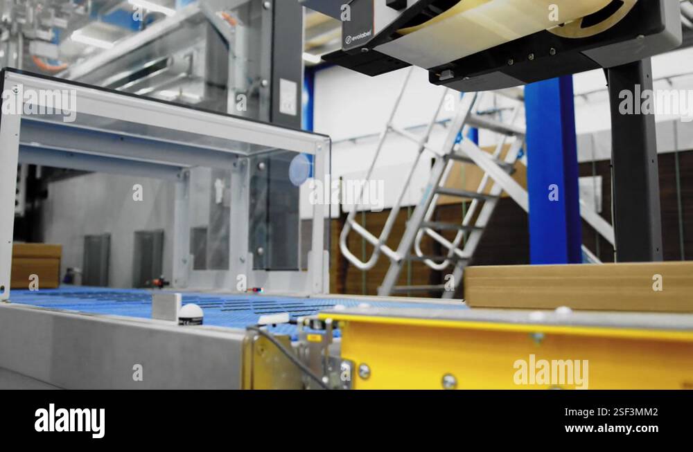 Automatic labelling of boxes in this automated packaging warehouse ...