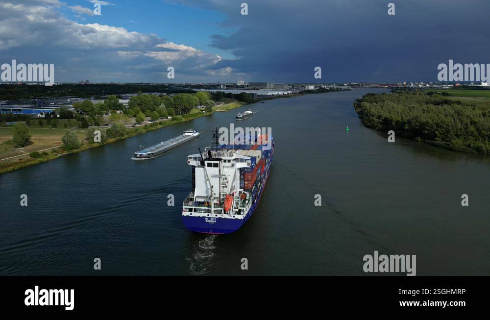 Ship traffic route Stock Videos & Footage - HD and 4K Video Clips - Alamy