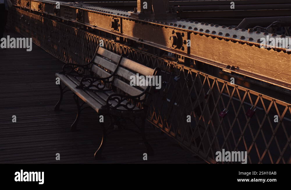 Iconic bench Stock Videos & Footage - HD and 4K Video Clips - Alamy