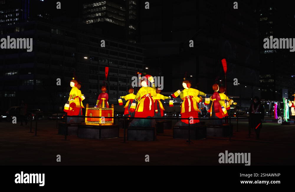 Guard Roving Around Illuminated Lanterns At Gwanghwamun Square At Night ...