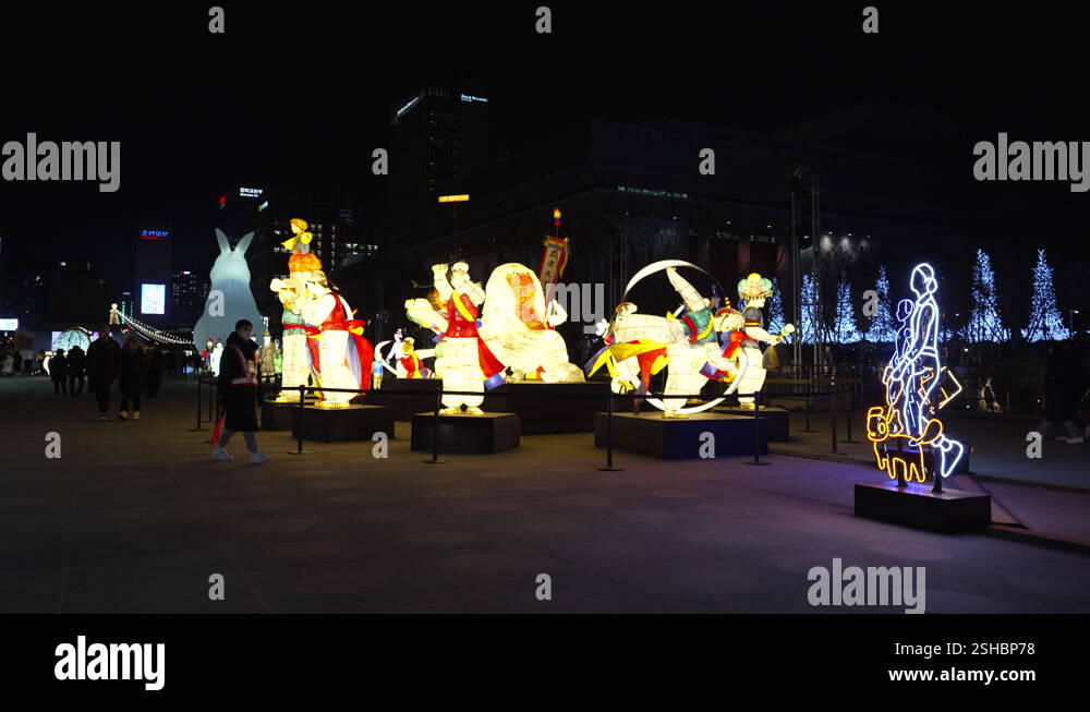 People And Roving Guard At The Around Displays At The Gwanghwamun ...