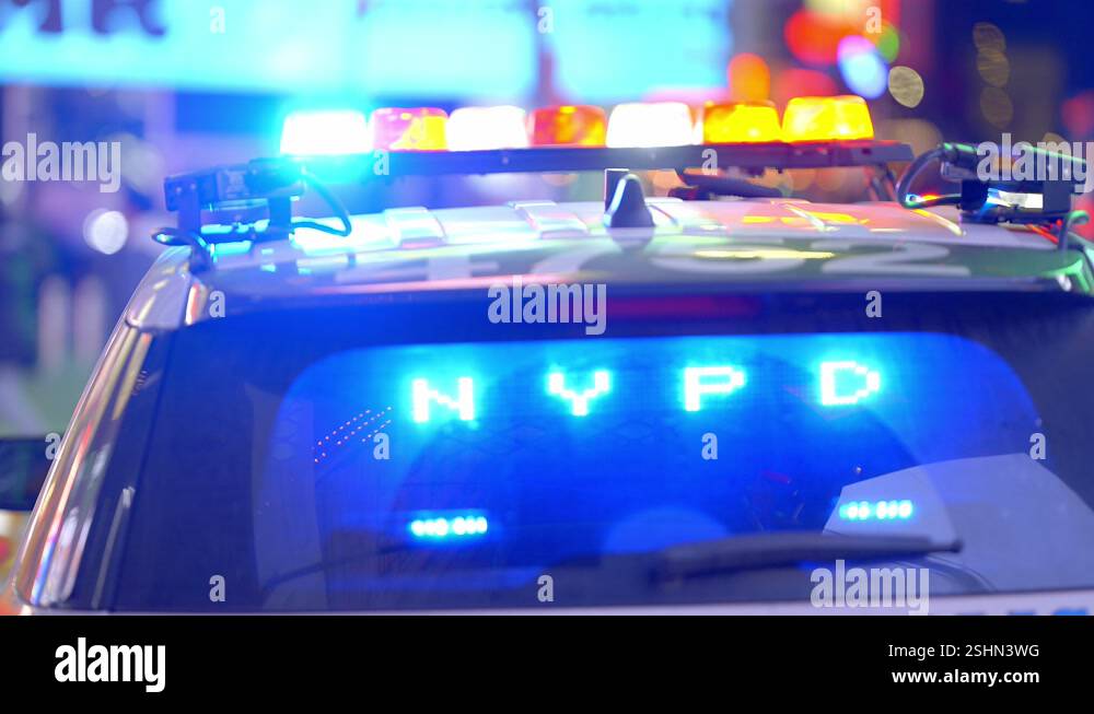 NYPD Police Officers on duty in Manhattan - NEW YORK CITY, USA ...