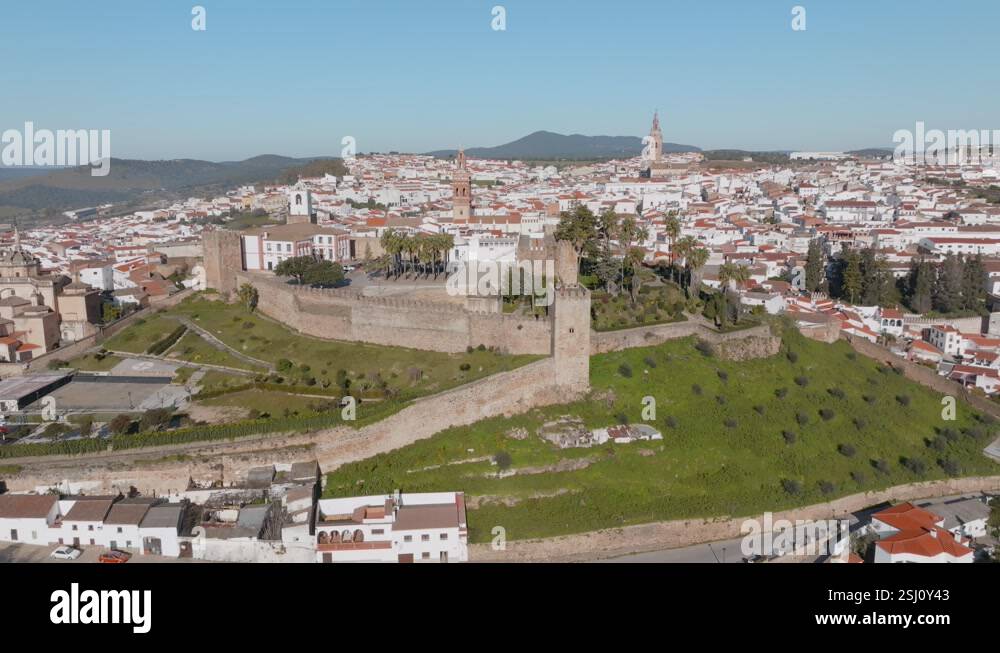 a-spanish-hilltop-fortress-town-alcazaba-de-jerez-de-los-caballeros