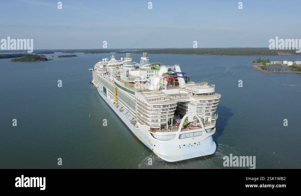 Worlds largest cruise ship ICON OF THE SEAS departing for sea trials ...