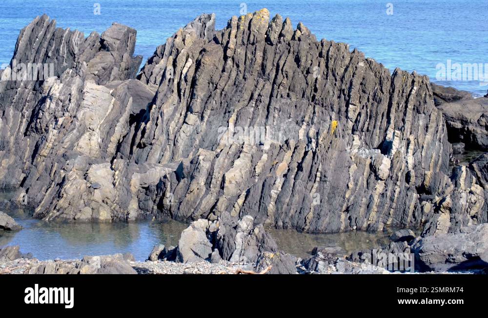Unusual coastal rock formations at Red Rocks Pariwhero on South Coast ...