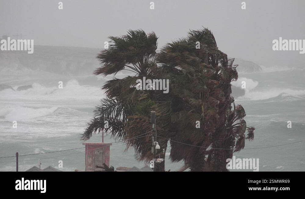 Heavy storm batters coast of Syracuse Sicily, extreme weather ...