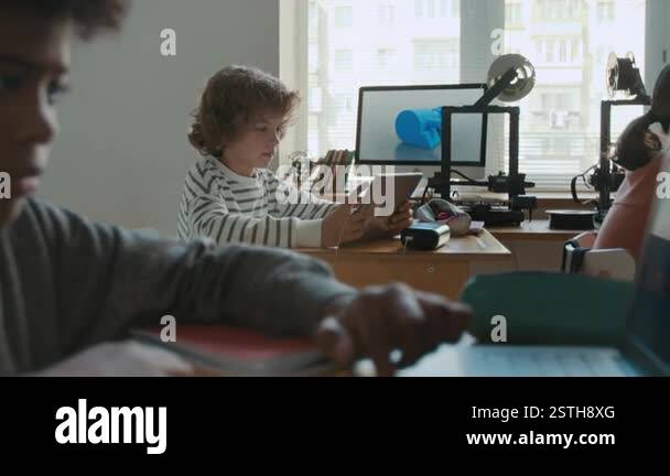 Child Using 3d Computer Modeling Digital 3d modelling Stock Videos & Footage - HD and 4K Video Clips - Alamy