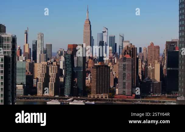 Views of the New York City skyline showcase the Empire State Building ...
