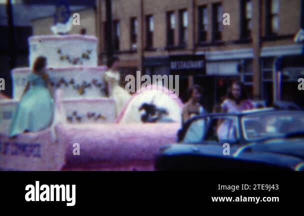 Float parade long Stock Videos & Footage - HD and 4K Video Clips - Alamy