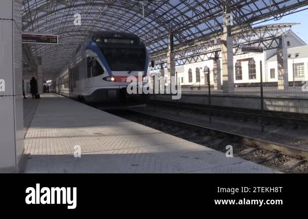Standing train platform Stock Videos & Footage - HD and 4K Video Clips ...
