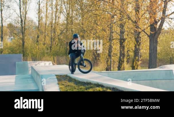 Skateboard ramp helmet Stock Videos & Footage - HD and 4K Video Clips ...