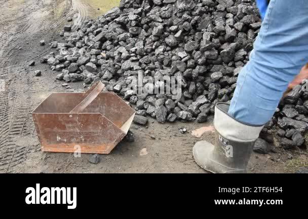 Loading hard coal container Stock Videos & Footage - HD and 4K Video ...