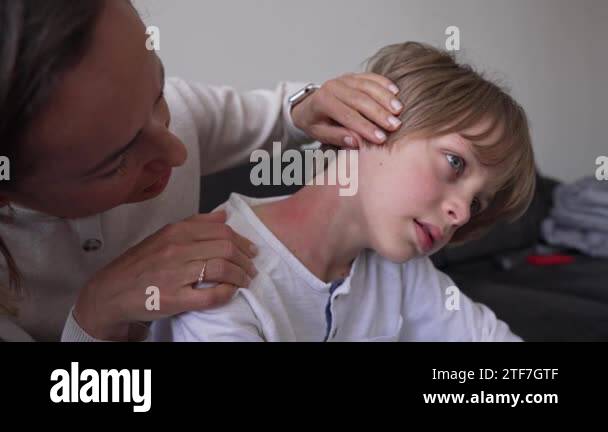Symptoms of photodermatitis. Mom noticed a rash on the boys neck ...