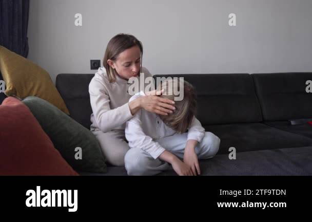 Symptoms of photodermatitis. Mom noticed a rash on the boys neck ...