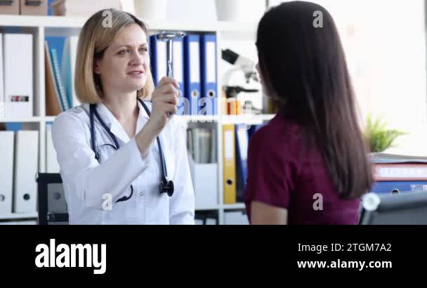 Reflexes at doctor Stock Videos & Footage - HD and 4K Video Clips - Alamy