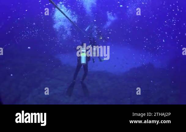 Cave diver rope Stock Videos & Footage - HD and 4K Video Clips - Alamy