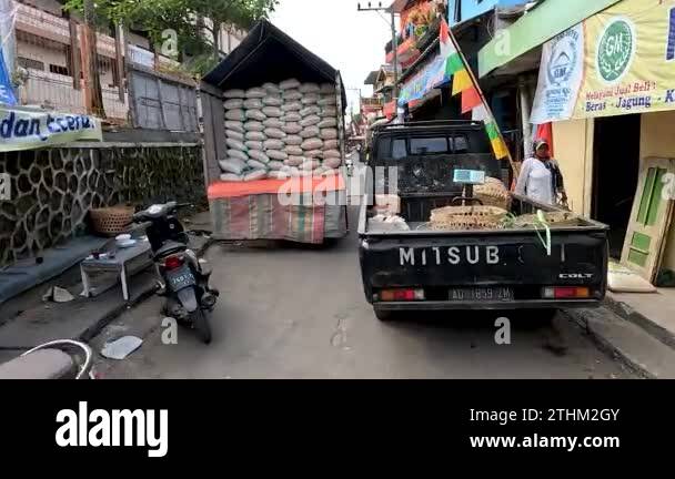 Java road market Stock Videos & Footage - HD and 4K Video Clips - Alamy