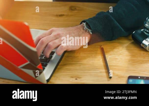Tapping desk Stock Videos & Footage - HD and 4K Video Clips - Alamy