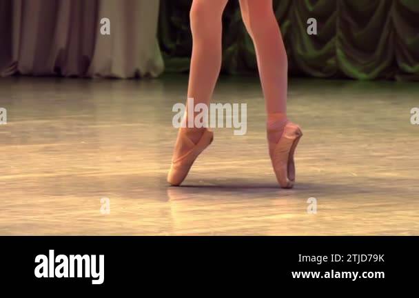 Tiptoe Stock Videos & Footage - HD and 4K Video Clips - Alamy