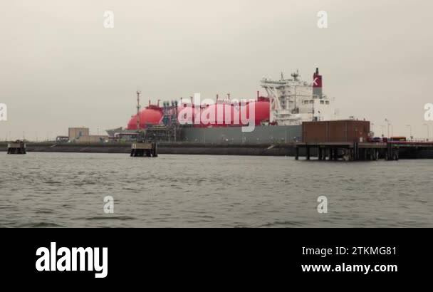 Liquefied natural gas terminal and lng terminal Stock Videos & Footage ...