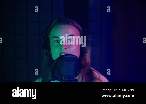 Singing Camera Sound booth camera Stock Videos & Footage - HD and 4K Video Clips - Alamy