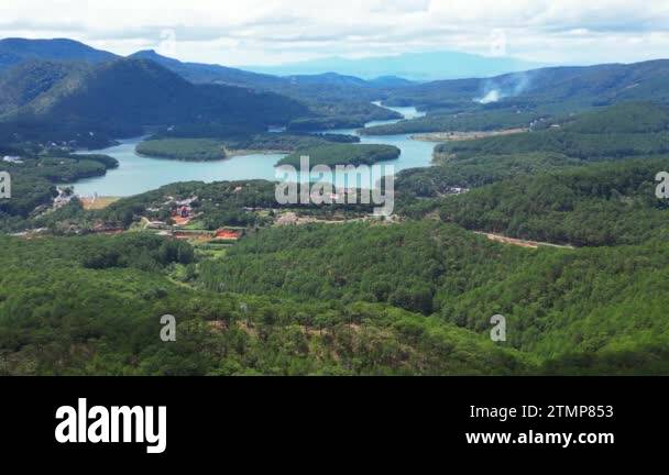 Unveiling Da Lat's Enchanting Tuyen Lam Lake: A Dolly Zoom Journey 