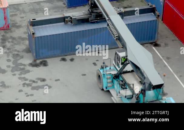 Container lifts Stock Videos & Footage - HD and 4K Video Clips - Alamy