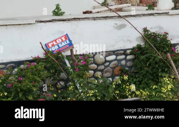 Plot sold sign Stock Videos & Footage - HD and 4K Video Clips - Alamy