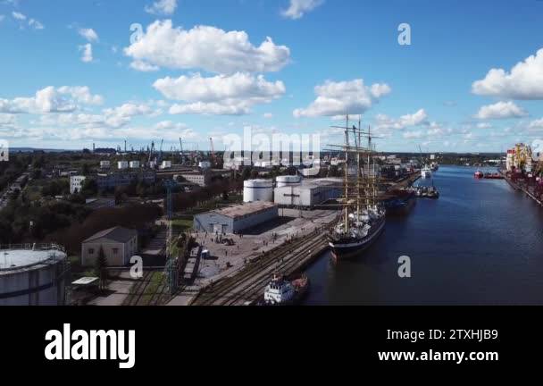 Barque transport Stock Videos & Footage - HD and 4K Video Clips - Alamy
