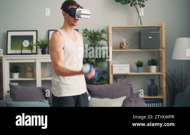 Rus qizlari uysizlar bilan yalangoch suratga tushishdi